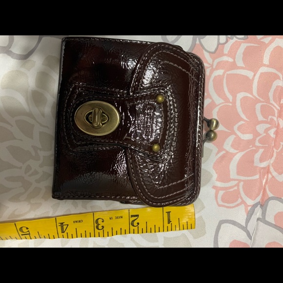 Beautiful Coach brown leather patent wallet - Picture 2 of 6